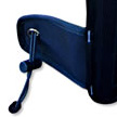 Middels de elastische straps past de Mana Solar Claw op nagenoeg elk soort rugzak.