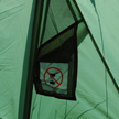 In de tent zit een handig klein zakje genaaid voor bijvoorbeeld je hoofdlamp of ander klein materiaal.