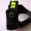 De strap (polslus) kun je in maat verstellen middels Velcro (klitteband).