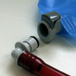 De drink-tube is aan de waterzak verbonden middels een ingenieuze klik-sluiting.