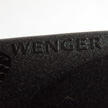 Echter Wengers zijn te herkennen aan het logo in relief.