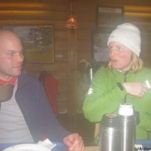 Lunch bij Lovia (Noorse wafels) en daarna weer 10 km terug skieen!
