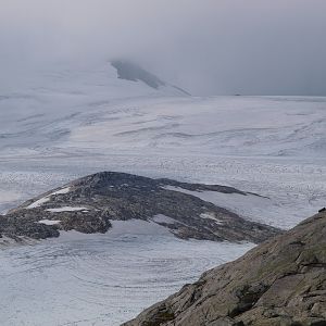 Boven de Svartisen gletscher, in het noordoosten