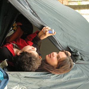 moeder en zoon Plas