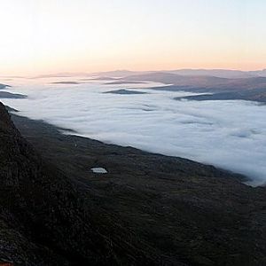 loch veyatie onder een wolkendek