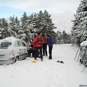 Hoeveel Hiking-siters heb je nodig om een paar sneeuwkettingen om te leggen