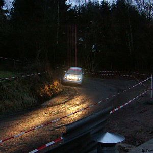Driftend door de bocht...